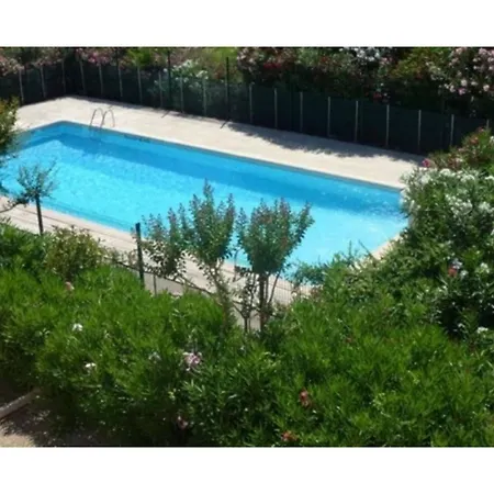 Апартаменты Piscine Proche Des Plages 4 Personnes *
